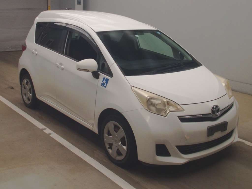 2011 Toyota Ractis NSP122[2]