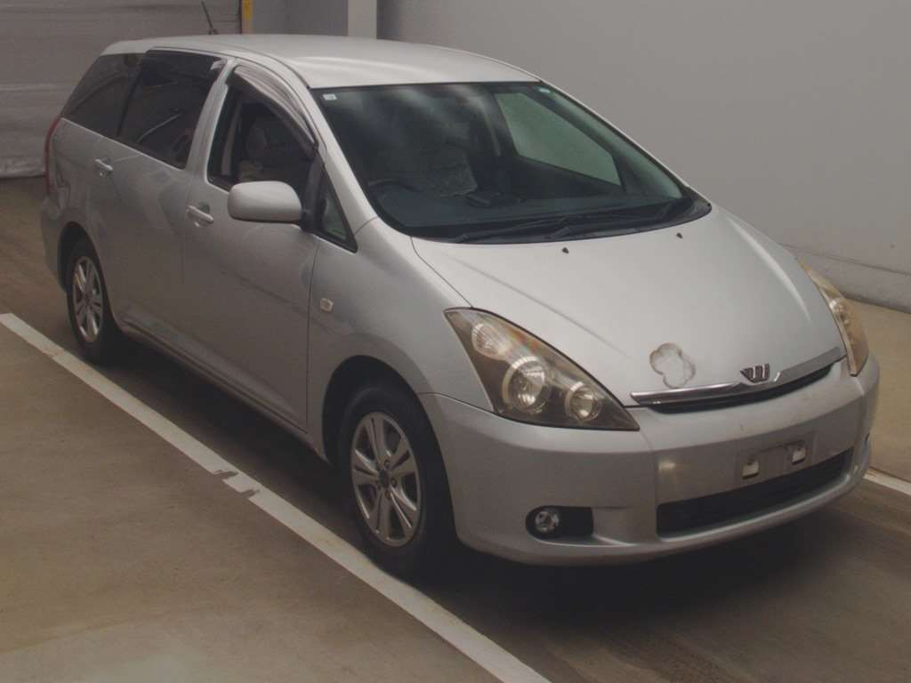 2004 Toyota Wish ZNE10G[2]