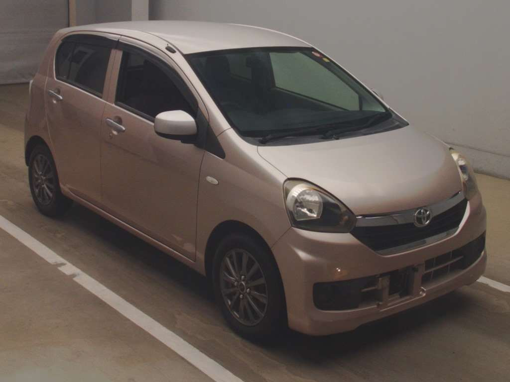 2013 Toyota Pixis Epoch LA300A[2]