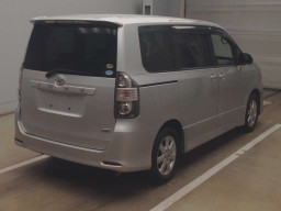 2007 Toyota Voxy