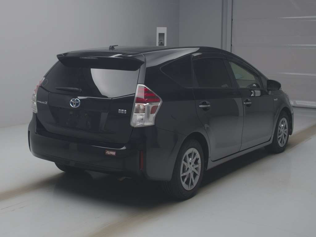 2016 Toyota Prius alpha ZVW41W[1]