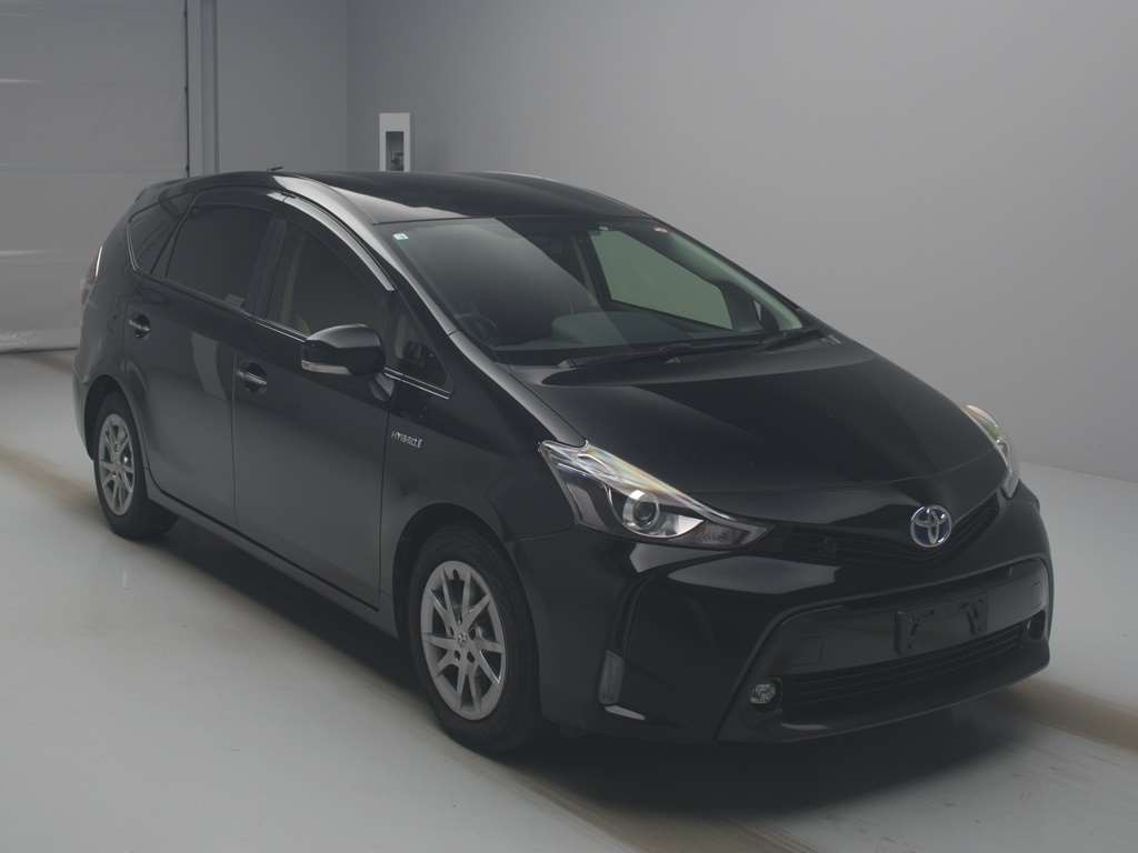 2016 Toyota Prius alpha ZVW41W[2]