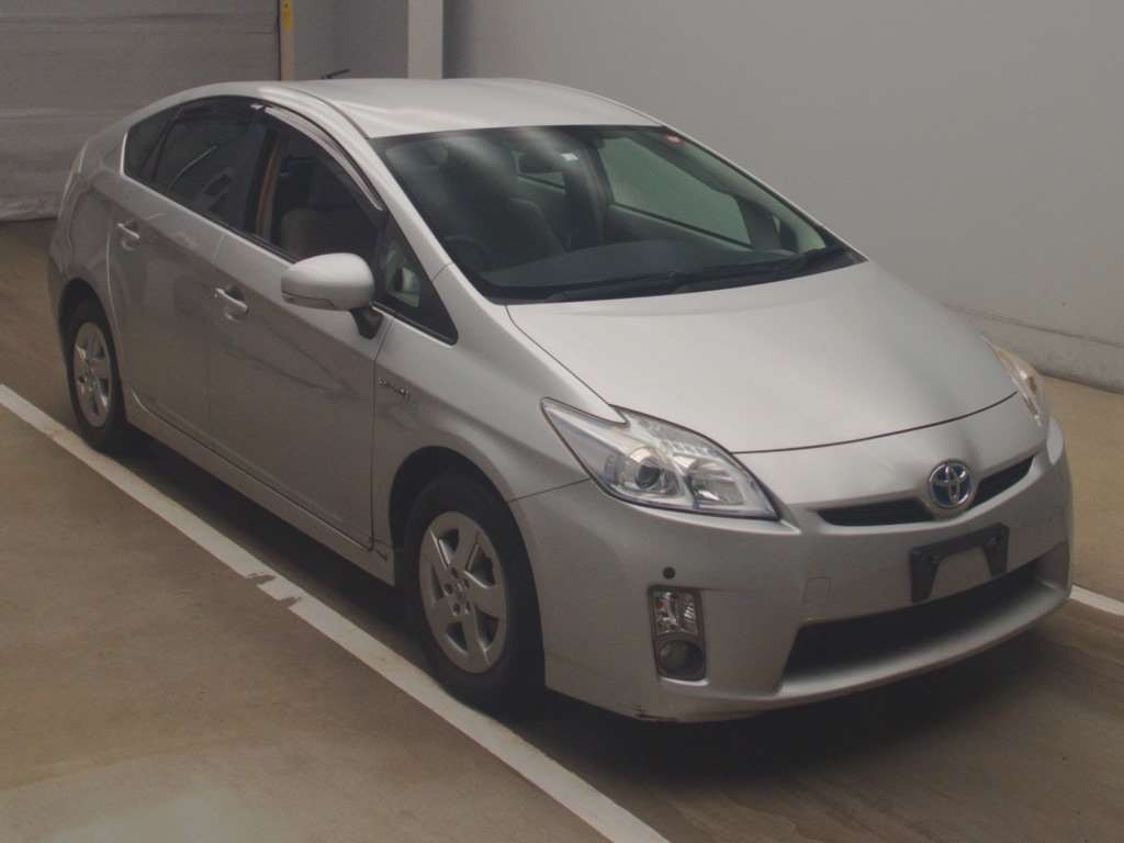 2010 Toyota Prius ZVW30[2]