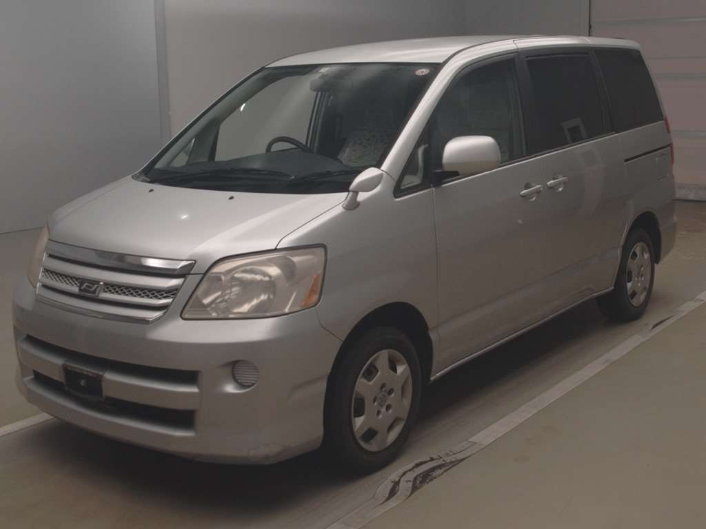 2005 Toyota Noah AZR60G[0]