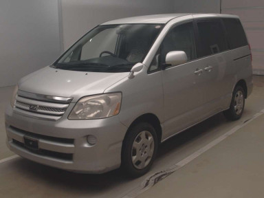 2005 Toyota Noah