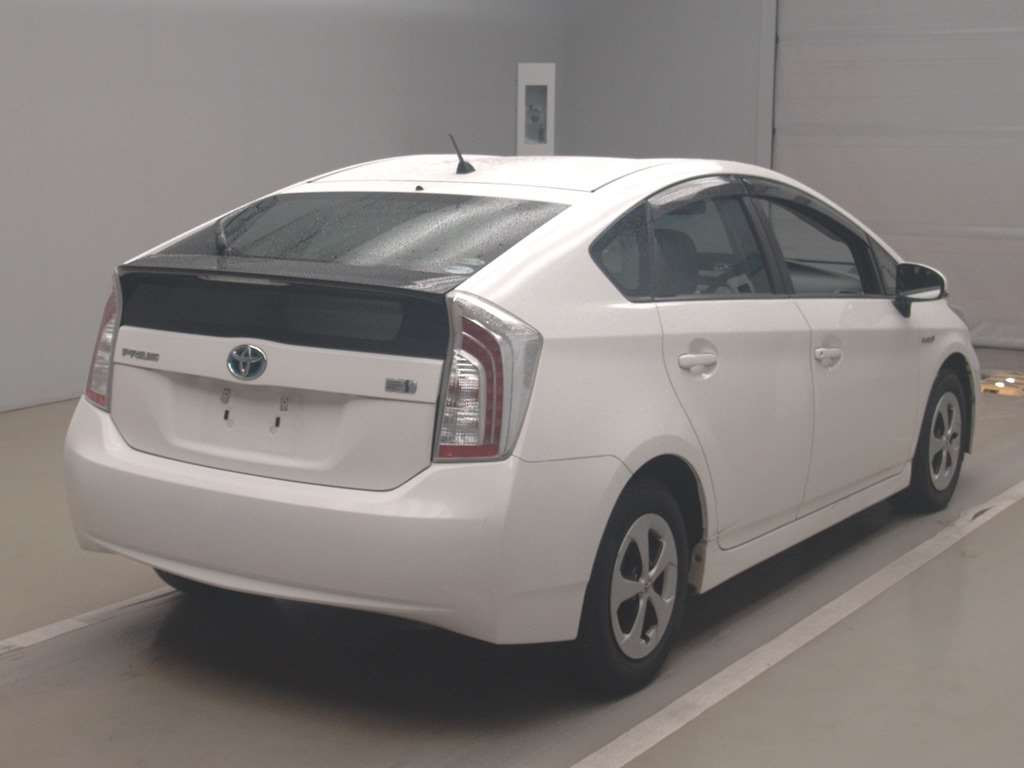 2015 Toyota Prius ZVW30[1]