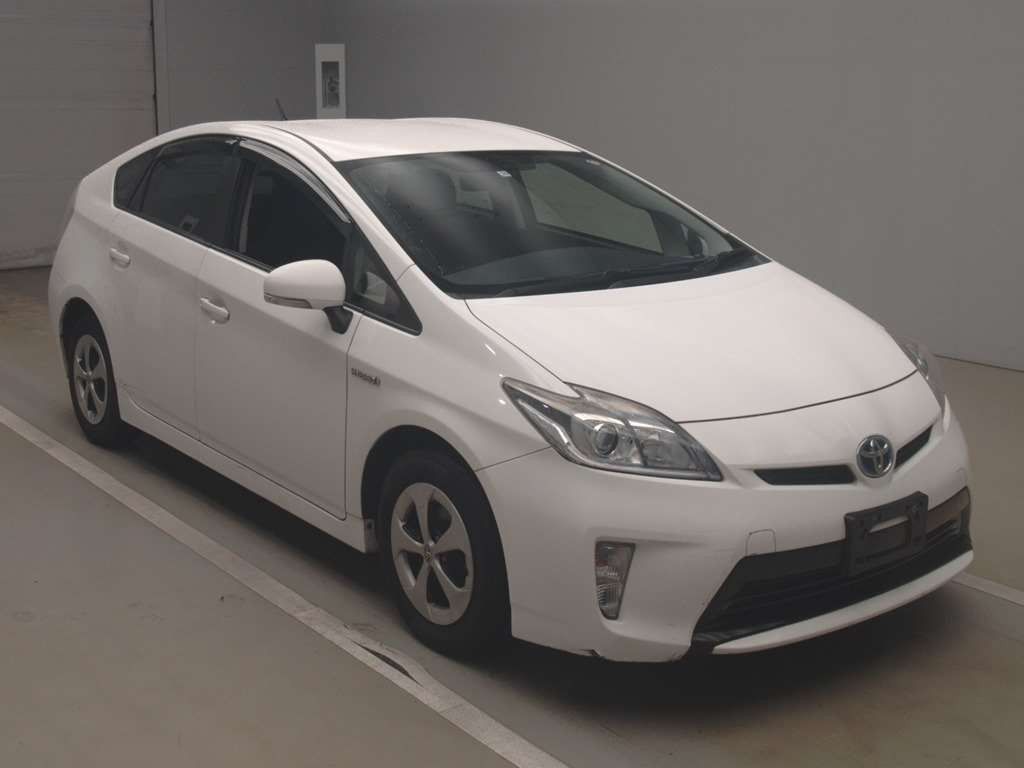 2015 Toyota Prius ZVW30[2]