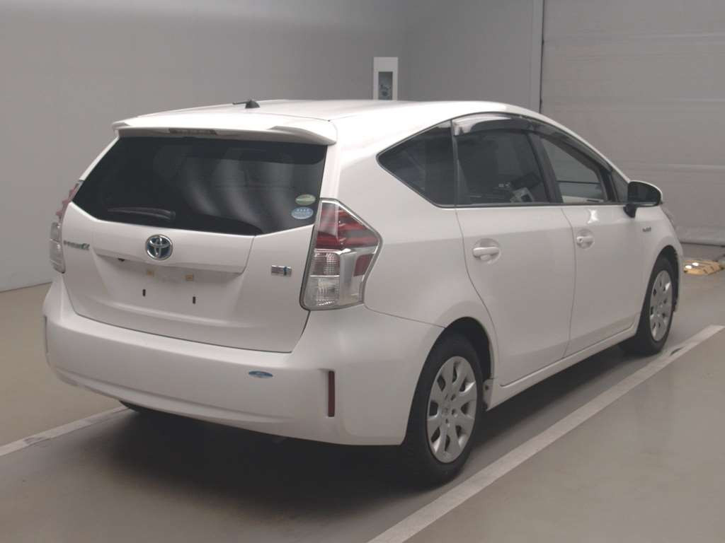 2017 Toyota Prius alpha ZVW41W[1]