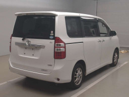 2011 Toyota Noah