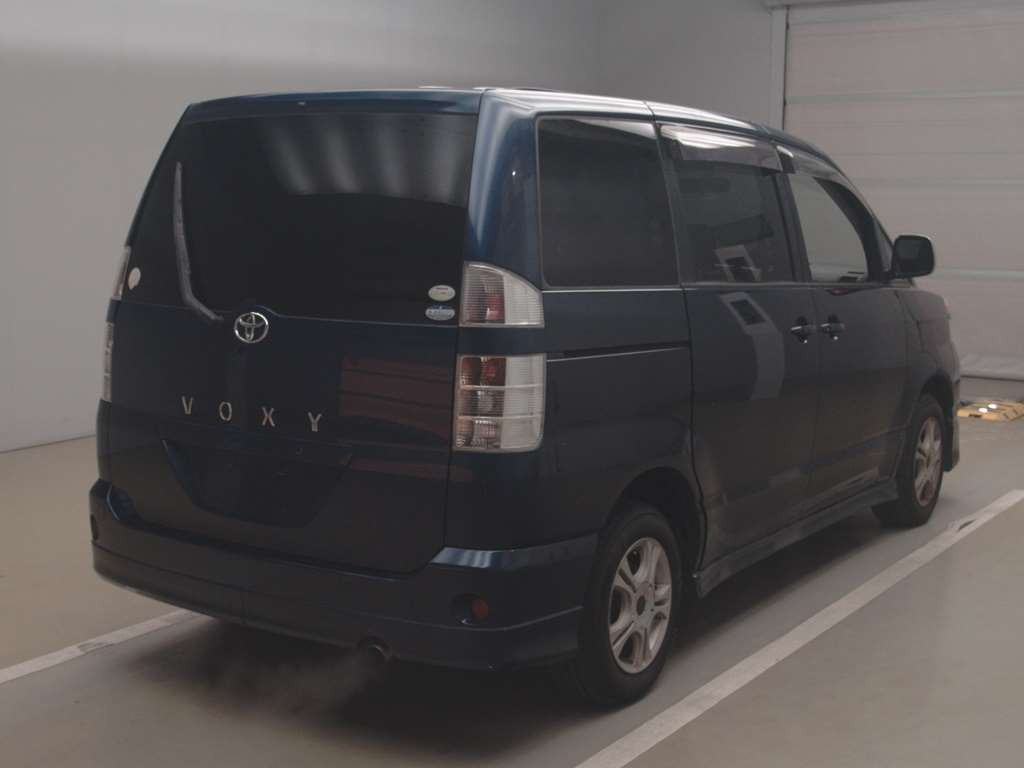 2004 Toyota Voxy AZR65G[1]