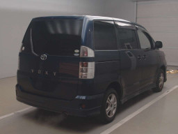 2004 Toyota Voxy