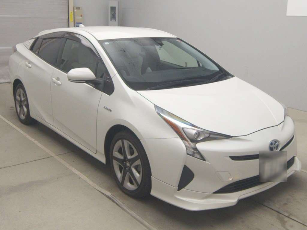 2016 Toyota Prius ZVW50[2]