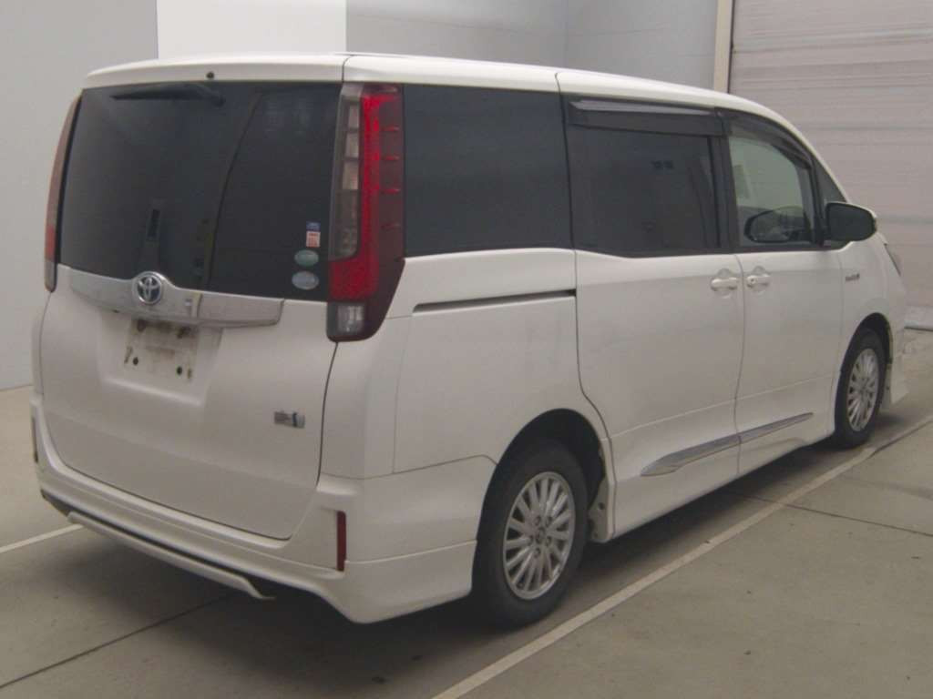 2015 Toyota Noah ZWR80G[1]