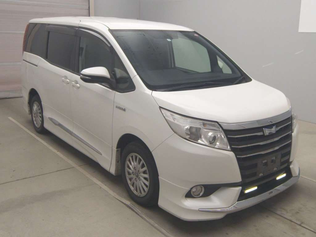 2015 Toyota Noah ZWR80G[2]