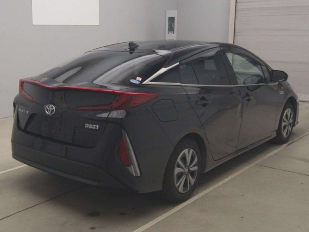 2017 Toyota Prius PHV ZVW52[1]