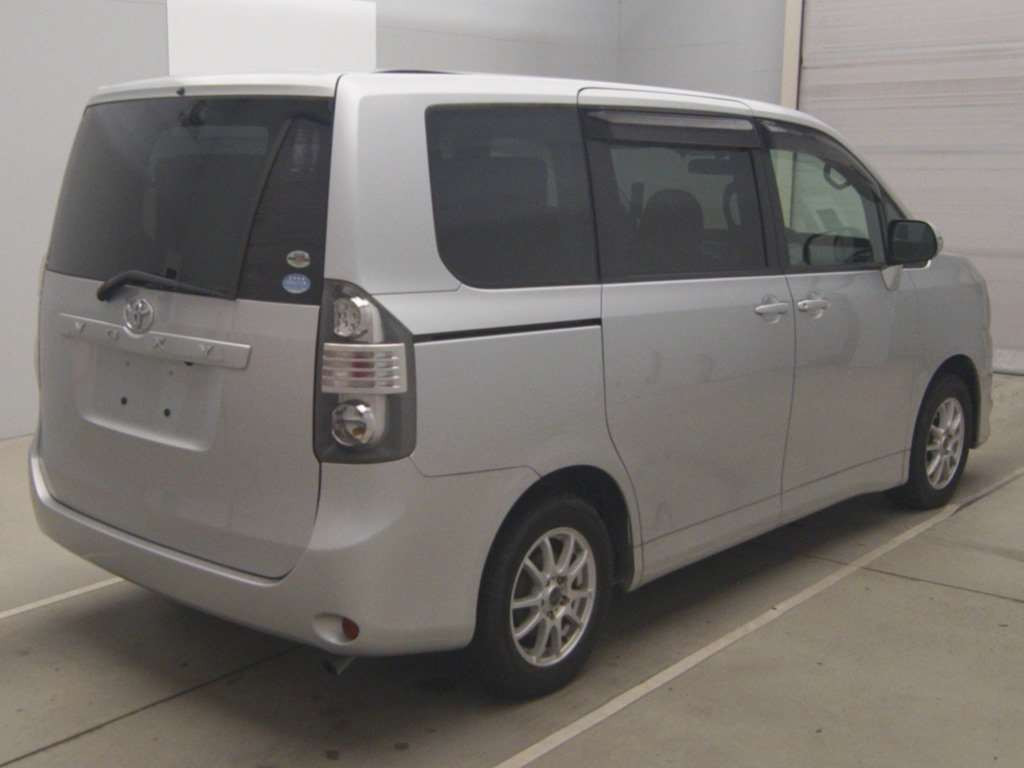 2009 Toyota Voxy ZRR70G[1]