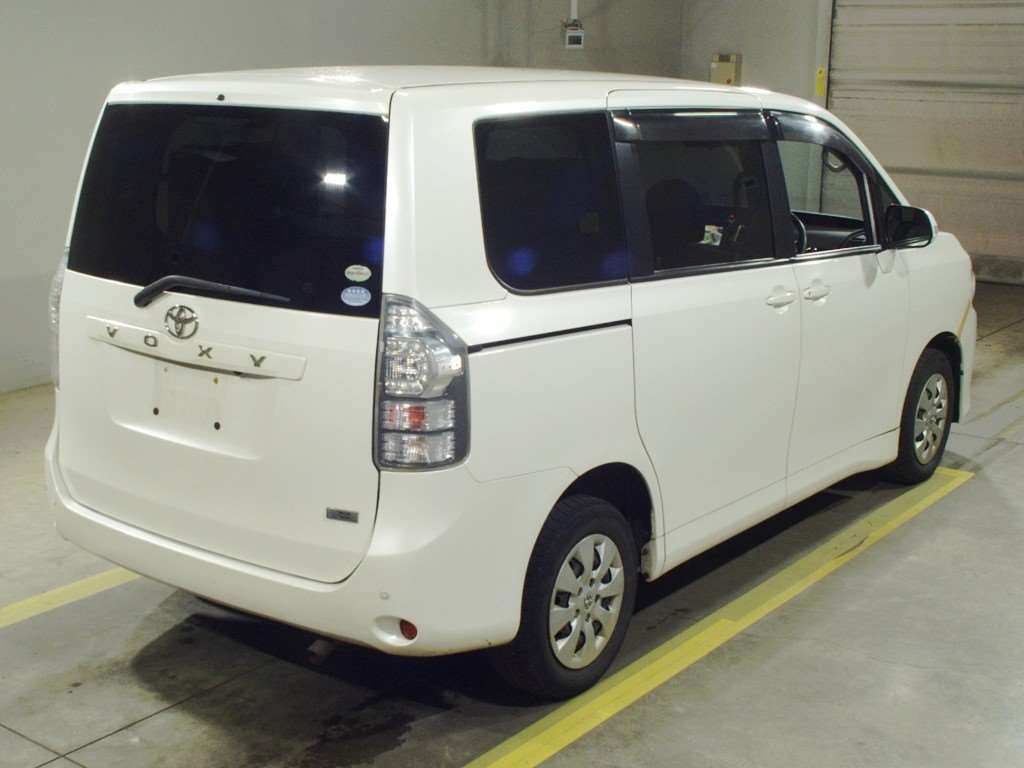 2011 Toyota Voxy ZRR75G[1]