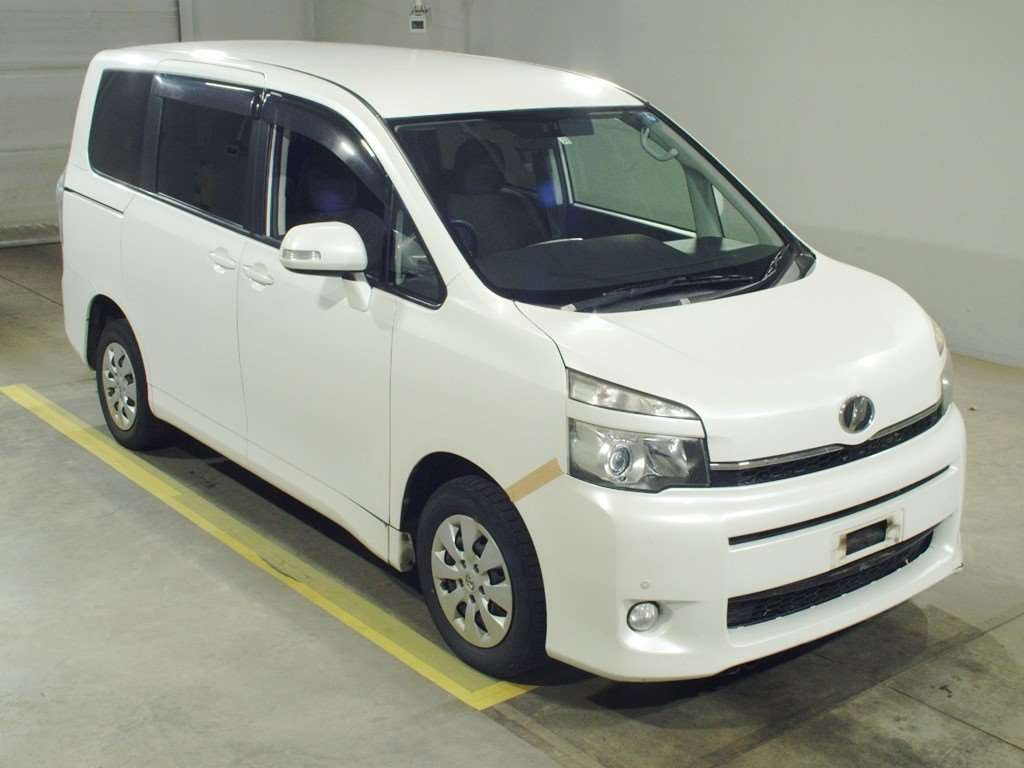 2011 Toyota Voxy ZRR75G[2]