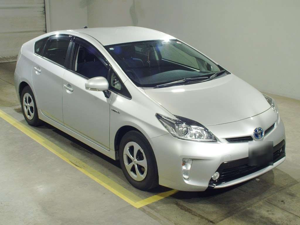 2013 Toyota Prius ZVW30[2]