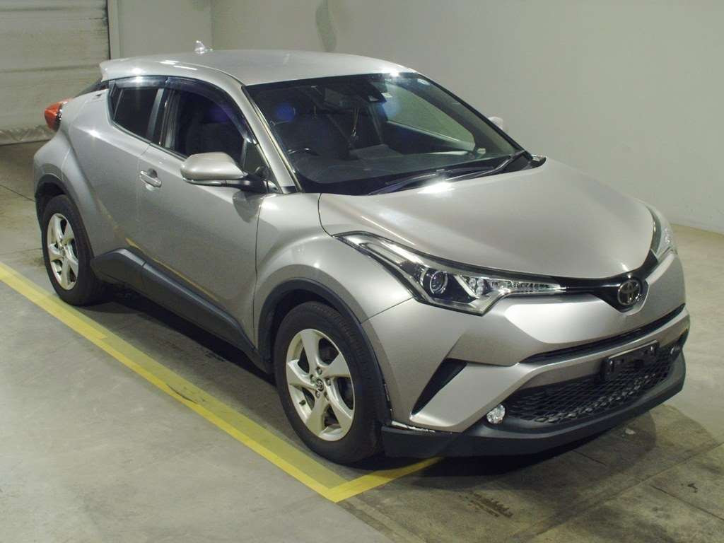 2017 Toyota C-HR NGX50[2]