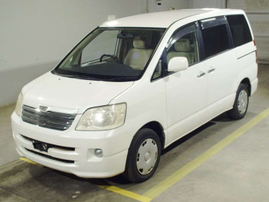 2003 Toyota Noah