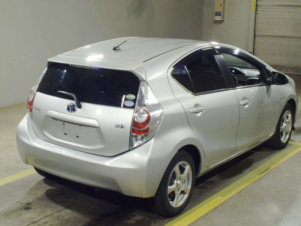 2014 Toyota Aqua NHP10[1]