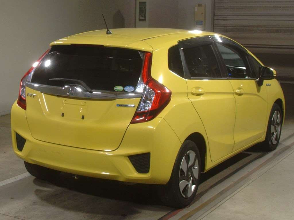 2015 Honda Fit Hybrid GP5[1]