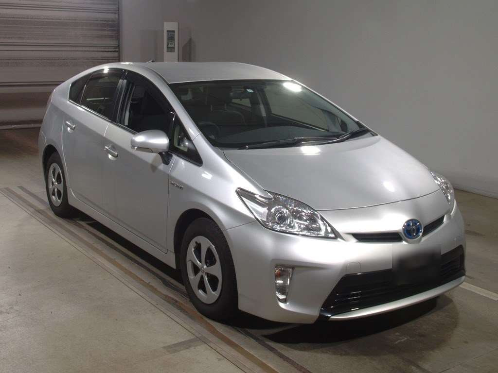 2015 Toyota Prius ZVW30[2]