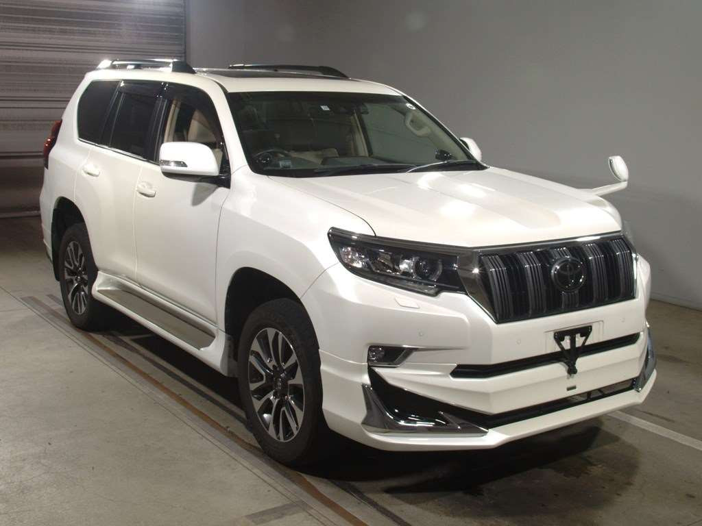 2021 Toyota Land Cruiser Prado TRJ150W[2]