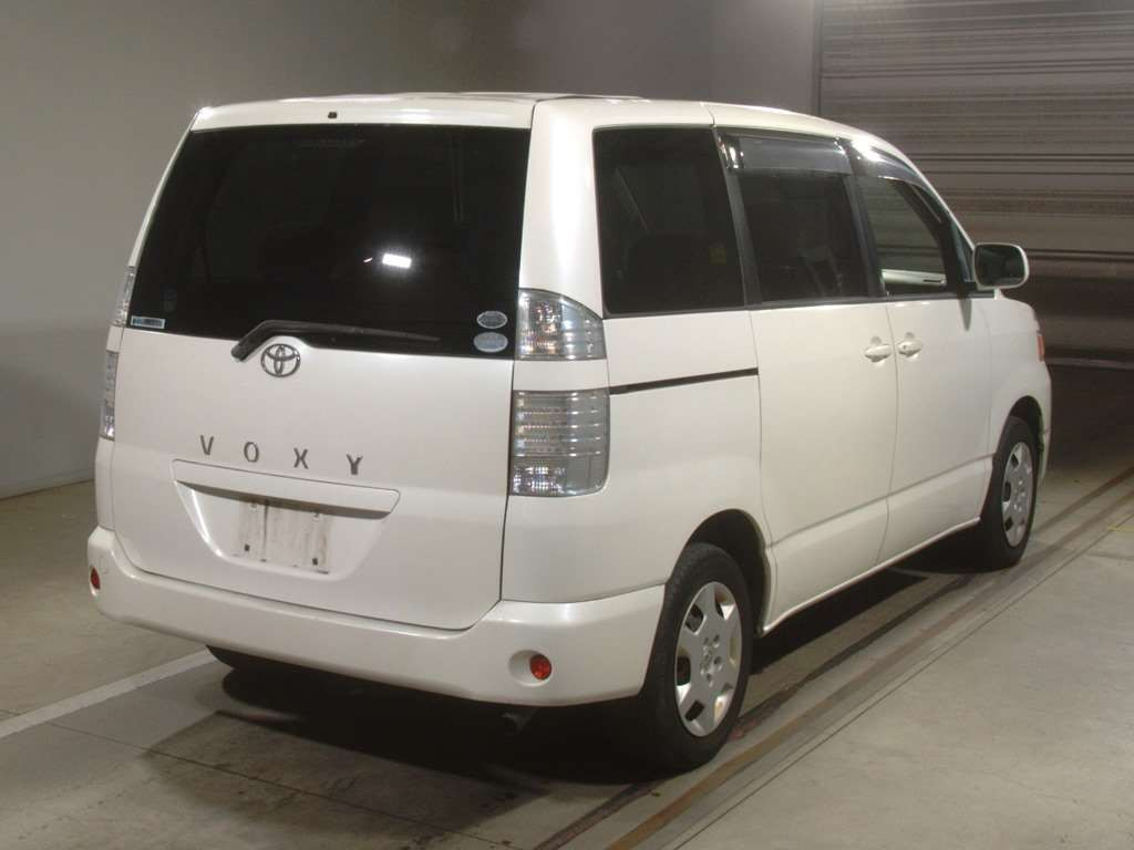 2004 Toyota Voxy AZR60G[1]