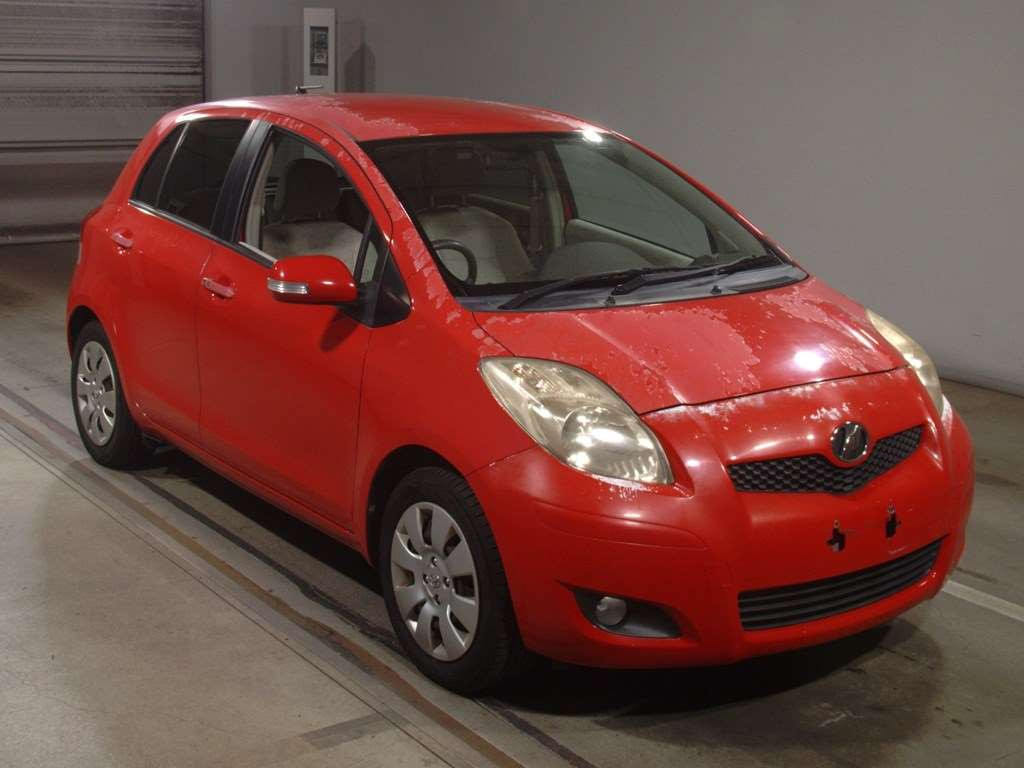 2010 Toyota Vitz SCP90[2]