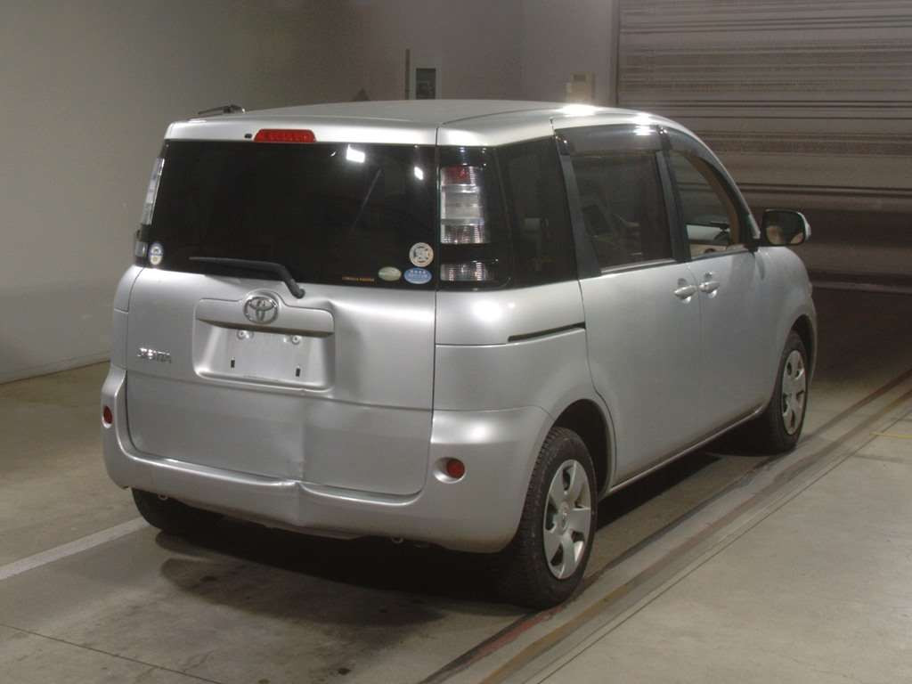 2011 Toyota Sienta NCP81G[1]