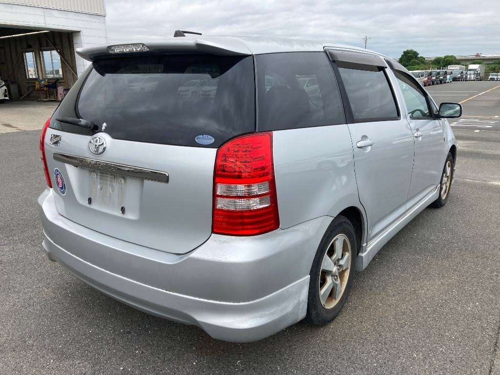 2003 Toyota Wish ZNE10G[1]