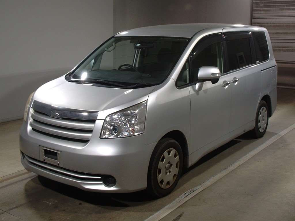 2010 Toyota Noah ZRR70G[0]