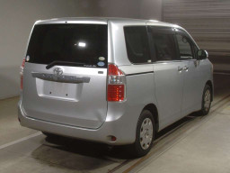 2010 Toyota Noah