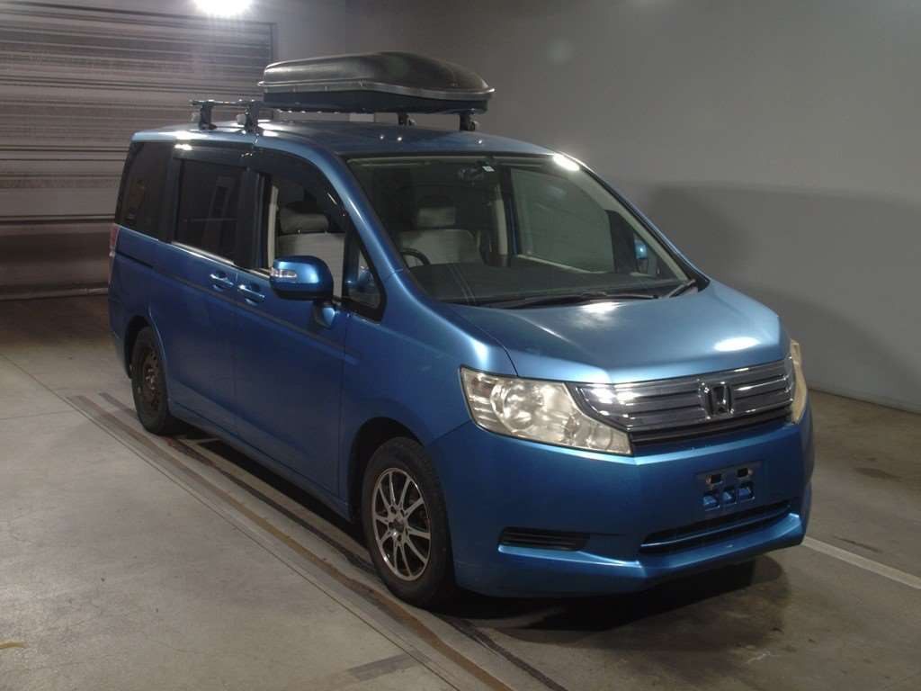 2010 Honda Step WGN RK1[2]