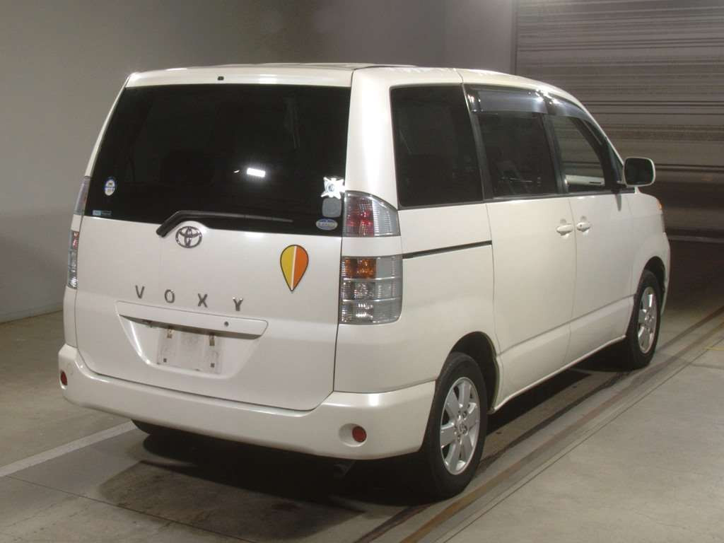 2003 Toyota Voxy AZR60G[1]