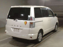 2003 Toyota Voxy