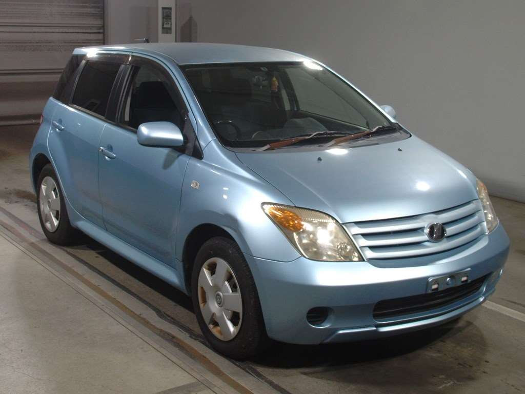 2005 Toyota IST NCP60[2]