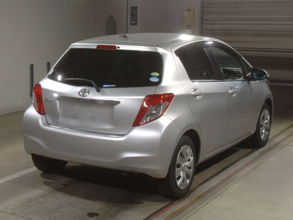 2013 Toyota Vitz NSP130[1]