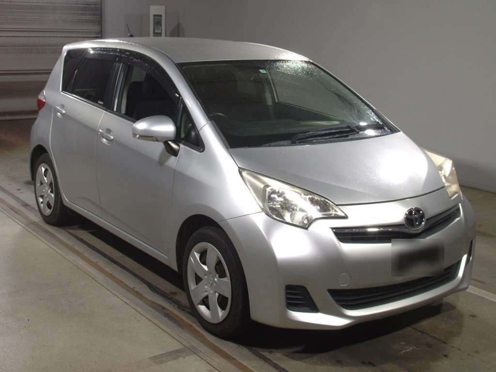 2013 Toyota Ractis NSP120[2]