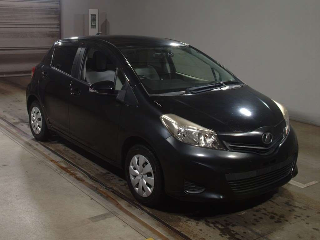 2014 Toyota Vitz KSP130[2]