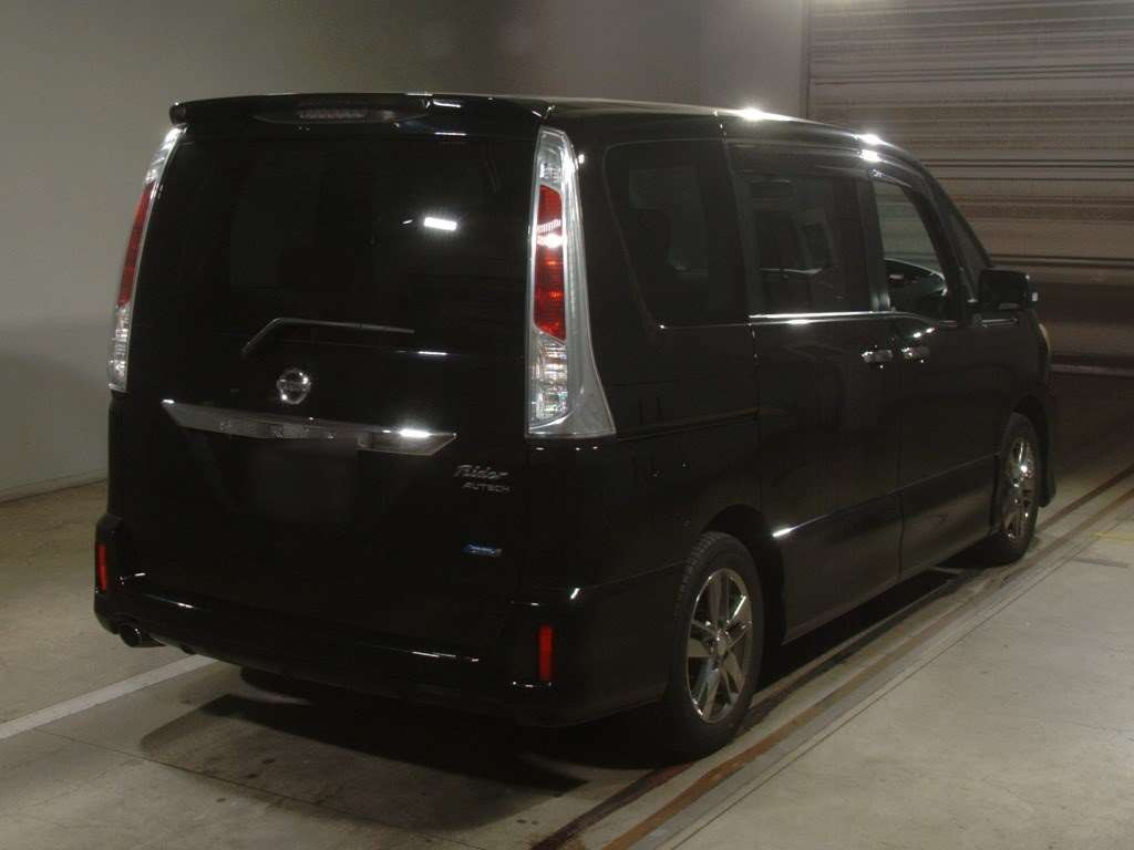 2012 Nissan Serena C26[1]