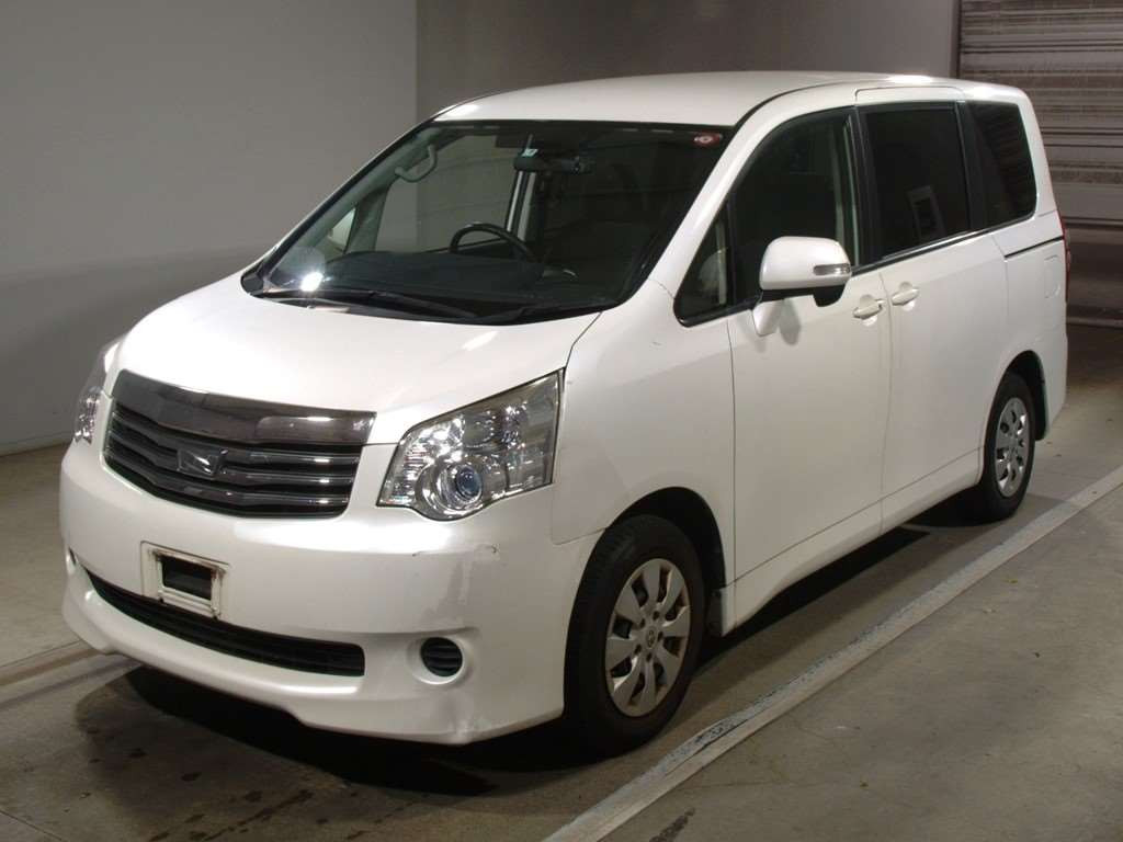 2013 Toyota Noah ZRR70G[0]