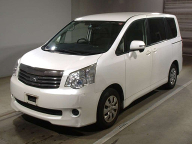 2013 Toyota Noah