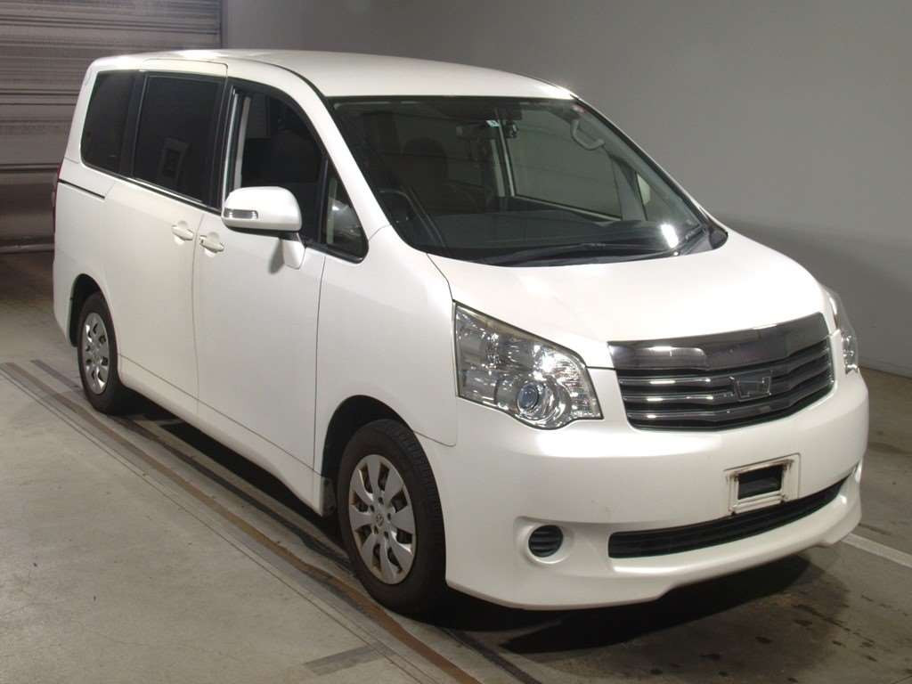 2013 Toyota Noah ZRR70G[2]