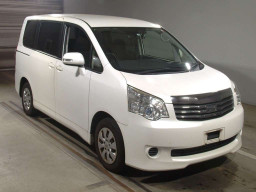 2013 Toyota Noah