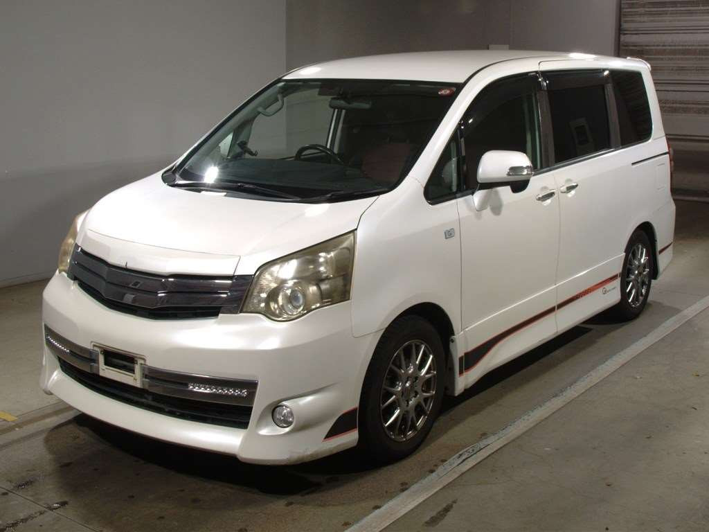 2010 Toyota Noah ZRR70W[0]