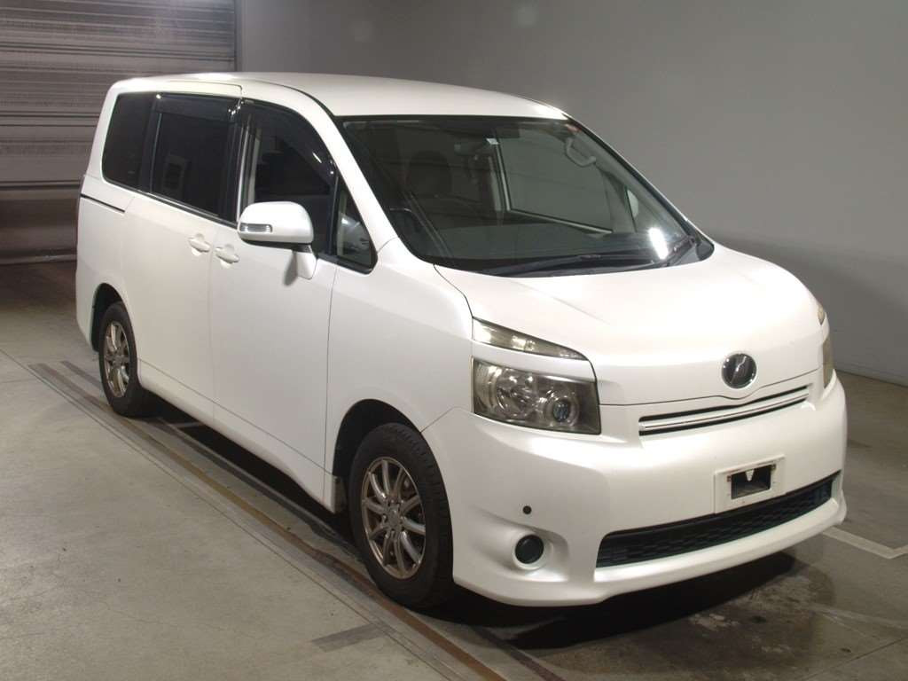 2007 Toyota Voxy ZRR70G[2]