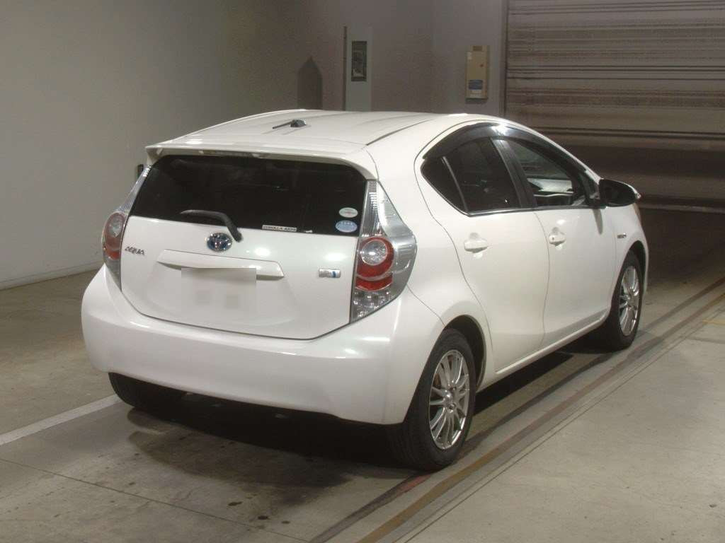 2012 Toyota Aqua NHP10[1]